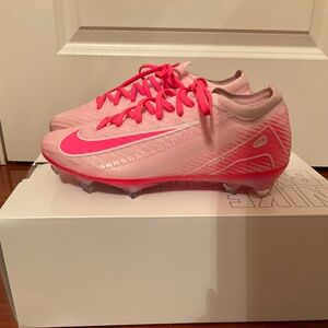 Nike Custom Women’s Cleats - Size 6.5 - ONLY WORN ONCE!